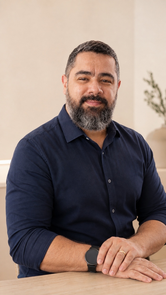 Máclison Sales — Estrategista em Marketing Médico